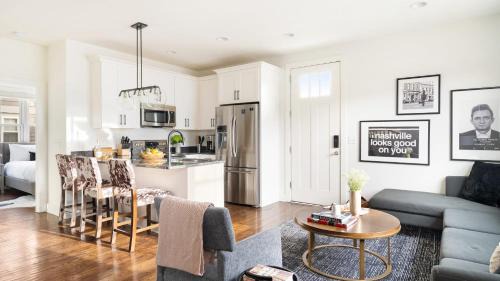 Chestnut Hill House | Hart Suite Buyout 1 by AvantStay Two Town House Buyout w Modern Amenities in Nashville