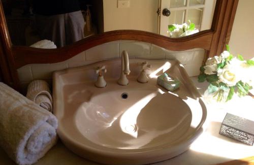 Mount Rankin Bed & Breakfast | Hawk's Nest Bed & Breakfast