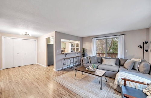 Green Bay House | Hazelwood Haven (2-Bedroom) - Pets Allowed by RedAwning