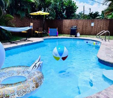 North Corals Apartment | Heated Pool Retreat 5 Min to Beach!