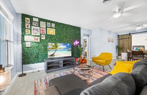North Corals Apartment | Heated Pool Retreat 5 Min to Beach!
