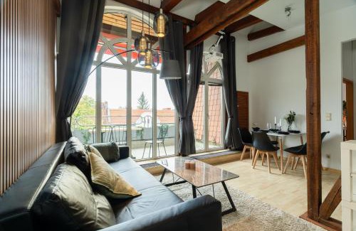 Tempelhof Apartment | Helle & gemütliche Dachwohnung mit Terasse