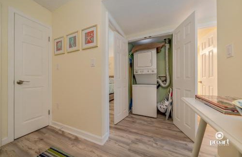 Holiday Isle Apartment | Hello Sunshine Steps To the Beach