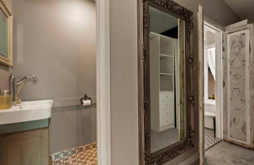 Saratoga House | Henderson House
