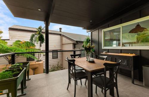 Saratoga House | Henderson House