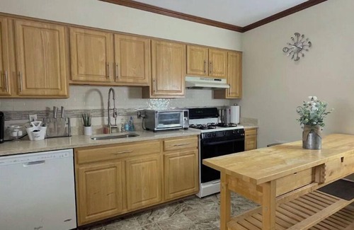 Queens Apartment | HIDDEN ESCAPE in the Heart of Rockaway Beach π
