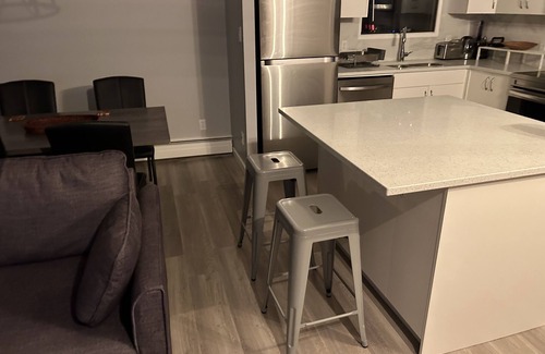 Victoria Park Apartment | HiddenGem*DowntownYYC*FreeUndergroundParking*CalgaryTowerView