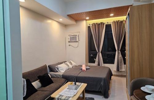 Bago Bantay Apartment | High-Floor Studio with City Views- Skystay 3803 by D