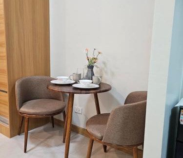 Bago Bantay Apartment | High-Floor Studio with City Views- Skystay 3803 by D