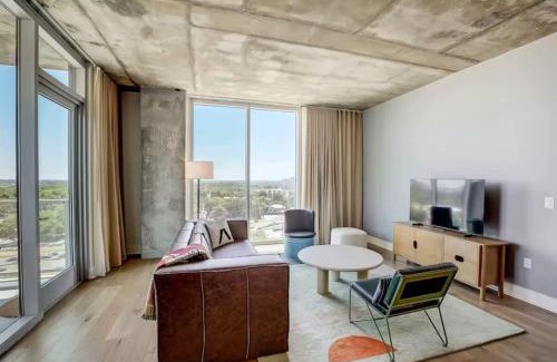 Rainey Street Historic District House | High Rise in the heart of ATX