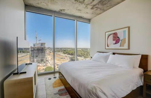 Rainey Street Historic District House | High Rise in the heart of ATX