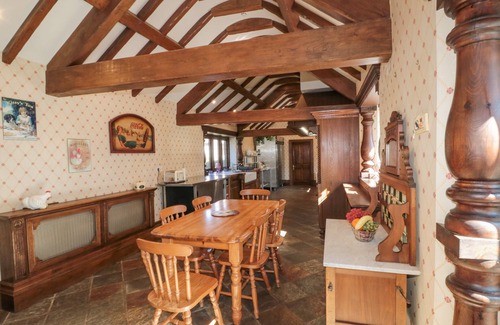 Flamborough House | HIGHCLIFFE MANOR, pet friendly, with hot tub in Flamborough