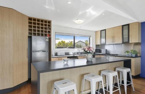Torquay House | Highlander Haven 8a