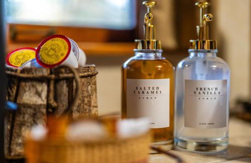 Highlands Hills House | Highlands Cabin with Views 5 Min to Downtown