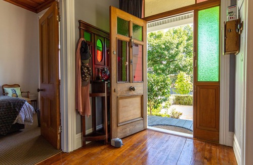 Hospital Hill Villa | HillCrest Haven in Leafy Green Surroundings