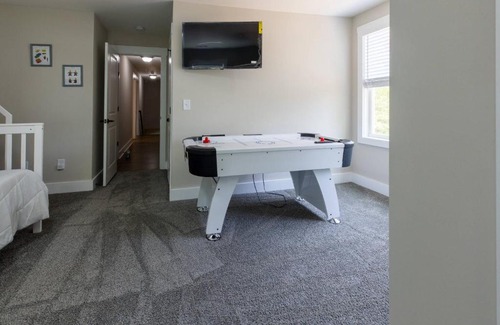 Gainesville House | Hole in 1