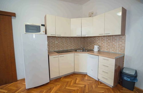 Potocnica Apartment | Holiday apartment with pool area and air conditioning