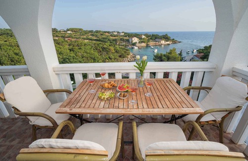Potocnica Apartment | Holiday apartment with pool area and air conditioning