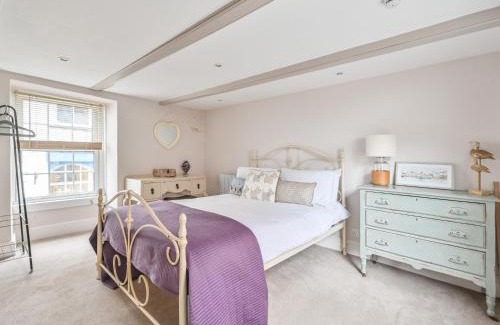 Mevagissey House | Holiday Home Blue Crab Cottage by Interhome
