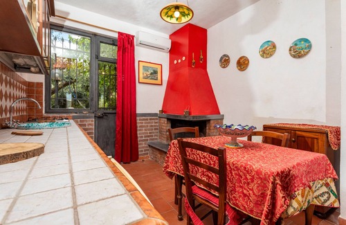 Piedimonte Etneo Apartment | Holiday Home 'Cantina' with Sea View, Wi-Fi and Air Conditioning