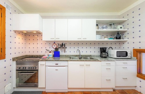 Portocolom House | Holiday Home Es Niu with Sea View, Garden and Wi-Fi