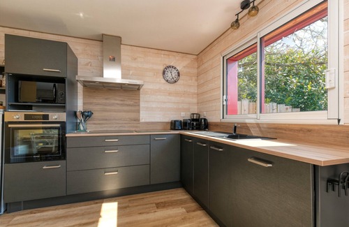 Missillac House | Holiday Home 'Gîte Le Champ Du Bois' with Private Terrace, Private Garden and Wi-Fi