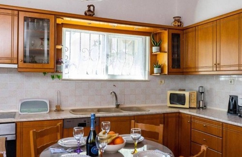 Vamvakopoulo House | Holiday Home 'House Beside Lemon Tree' with Private Terrace, Wi-Fi and Air Conditioning