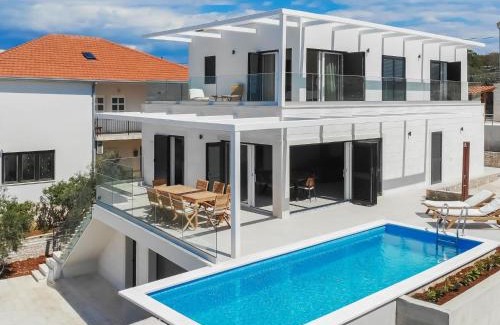 Necujam House | Holiday Home Jakša by Interhome