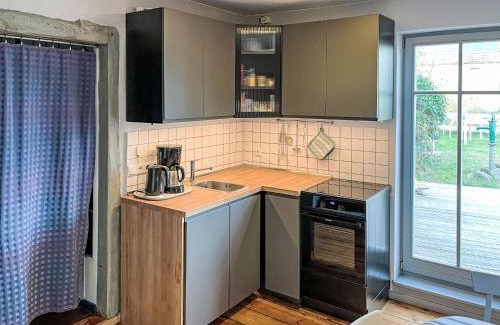 Leopoldshagen House | Holiday Home Kapitänshaus Leo by Interhome