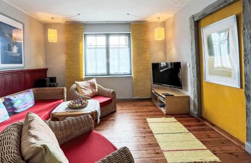 Leopoldshagen House | Holiday Home Kapitänshaus Leo by Interhome