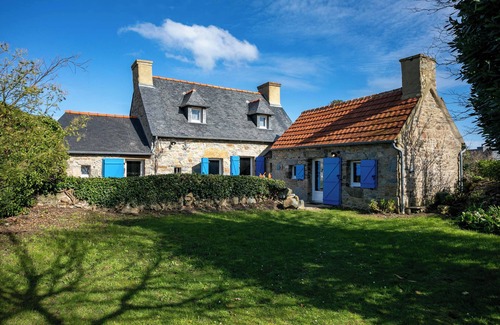 Kerbors House | Holiday Home 'Maison De Pêcheur Mylia' with Private Terrace, Private Garden and Wi-Fi
