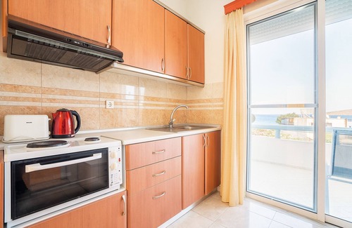 Livadia House | Holiday Home 'Olympus Tilos Apt Twin B1' with Sea View, Wi-Fi and Air Conditioning