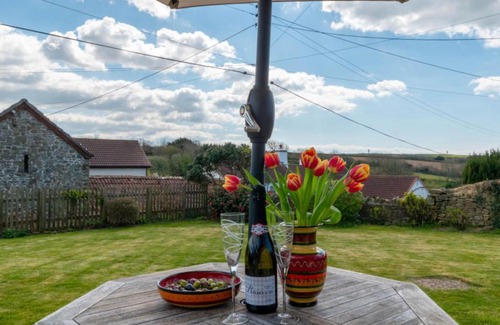 Braunton House | Holiday Home The Hop House by Interhome