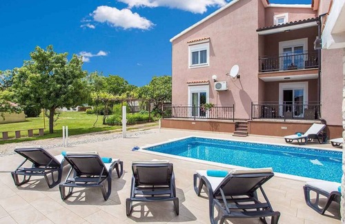 Belavici House | Holiday home with pool, barbecue and children's swing