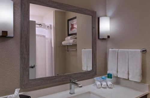 Rock Harbour Hotel | Holiday Inn Express & Suites Austin NW - Four Points by IHG