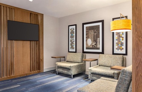 Dupont Hotel | Holiday Inn Express & Suites Denver Airport by IHG