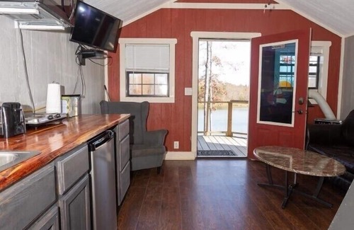 Muddy Pond Cabin | Holpps Pine Ridge Lake tiny house B