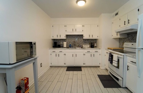 Goldsboro House | Home away from Home-Conveniently located in a quiet place