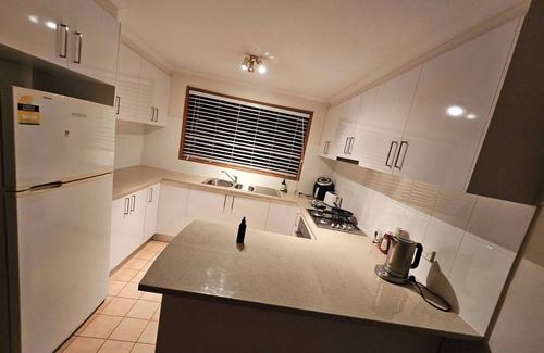 Meadow Heights House | Home Near Melbourne Airport