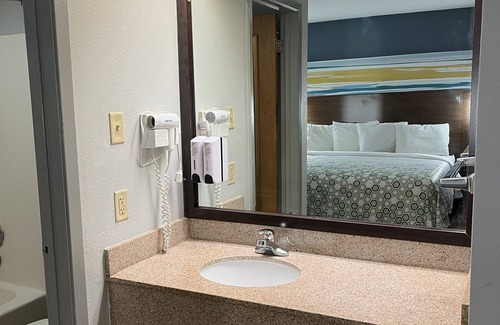 Amarillo Hotel | HomeTowne Studios by Red Roof Amarillo West