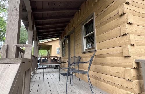 Gatlinburg - Pigeon Forge Ski Chalet | Homey Cabin with Mountain Views