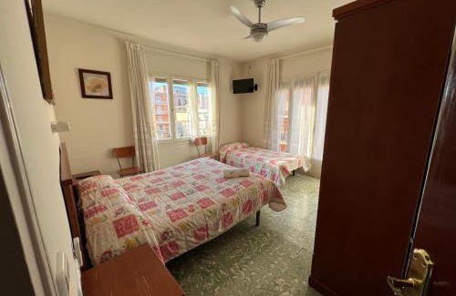 Sant Feliu de Guixols Hostel | Hostal Zurich