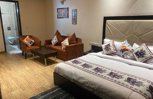 DLF Phase 3 Hotel | Hotel Amazone Residency DLF Phase 3