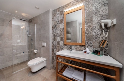 Petrovac Hotel | Hotel Eleven