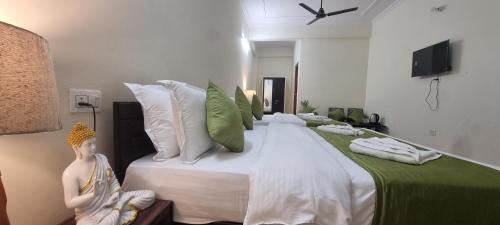 Tapovan Hotel | Hotel Foothill By Around stays Tapovan