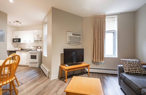 Ville-Marie Hotel | Hotel Le Roberval