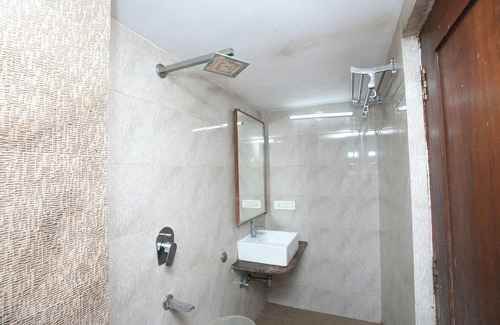 Udaipur District Hotel | Hotel Madurai near Central Bus Stand, Udaipur