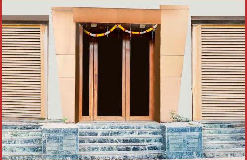 Nainital Hotel | Hotel Neelam ! Raz Nainital - Near Naini Lake And Mall Road - Budget Friendly Hotel with Wifi - Room Service and Excellent Customer Service Awarded - Book Now
