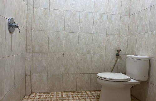Mangsit Hotel | Hotel O Madame Guesthouse
