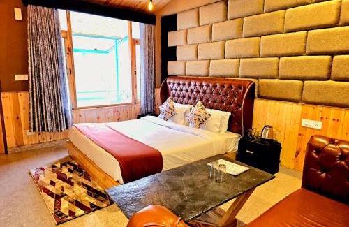 Manali Hotel | Hotel Old Manali-Mountain View, Balcony, Garden, Pet Friendly, Parking